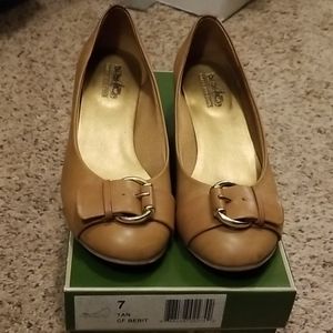 Coach and Four tan wedges